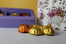 Load image into Gallery viewer, Chocolate Gift Pack for Birthdays, ooty Homemade assorted chocolates OotyMade.com
